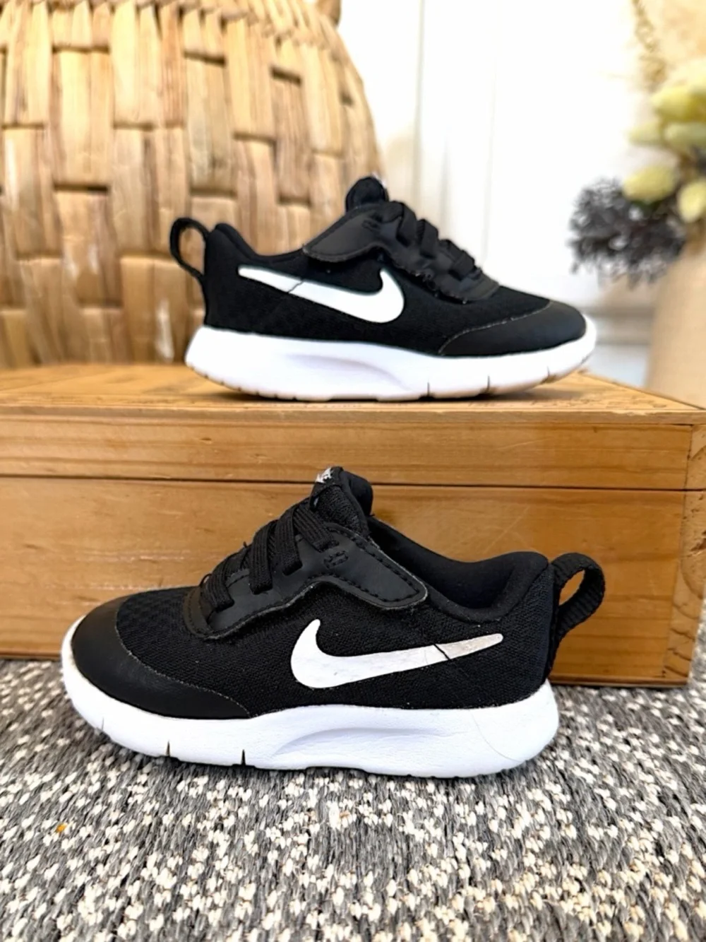 Nike Tanjun EasyOn toddler sneakers Size 6C in black and white
